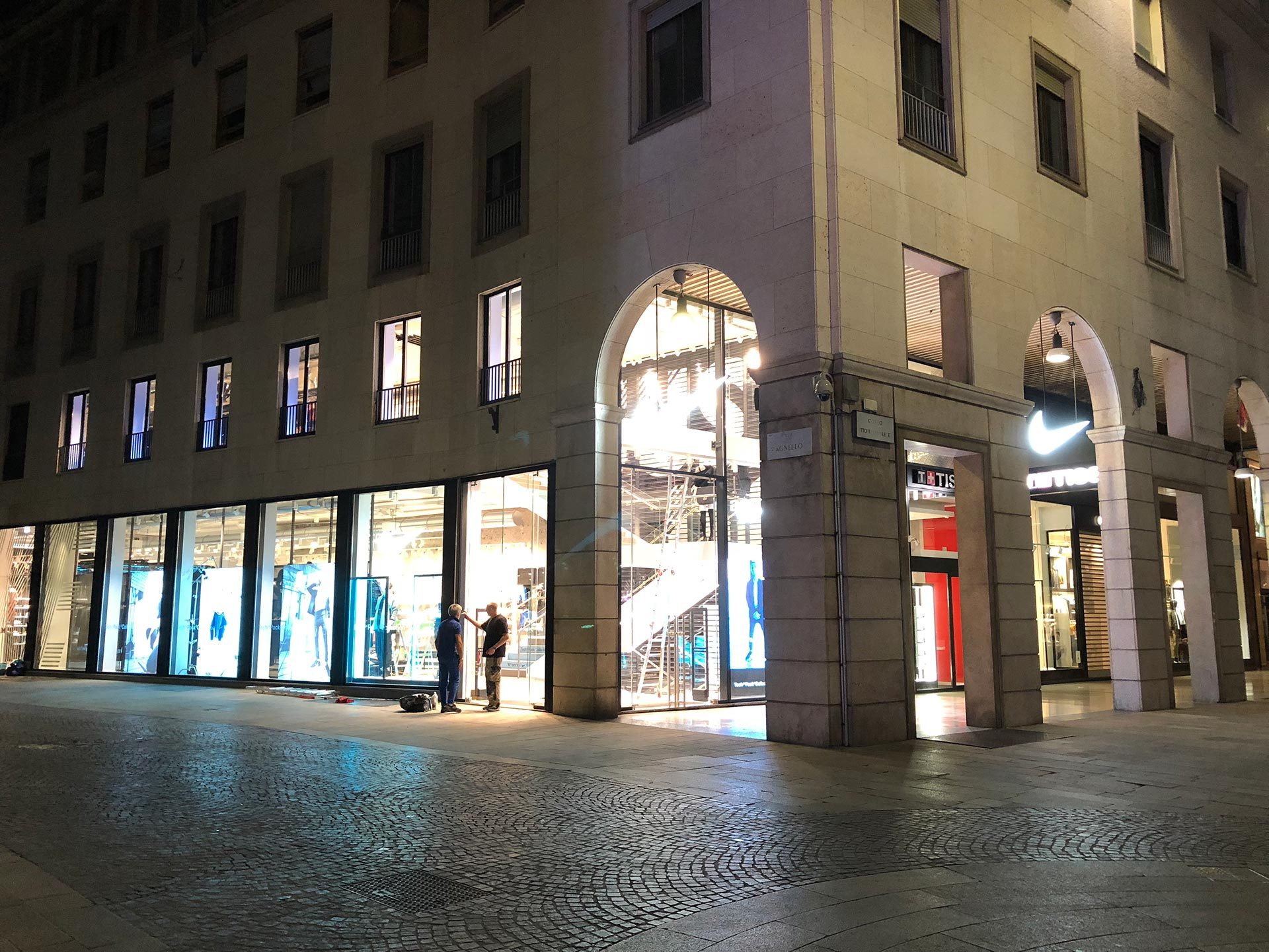 Flagship Store Milan-010360 ˚ en